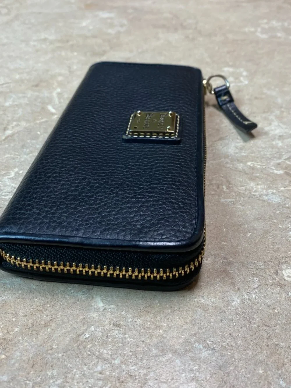 Dooney & Bourke like new